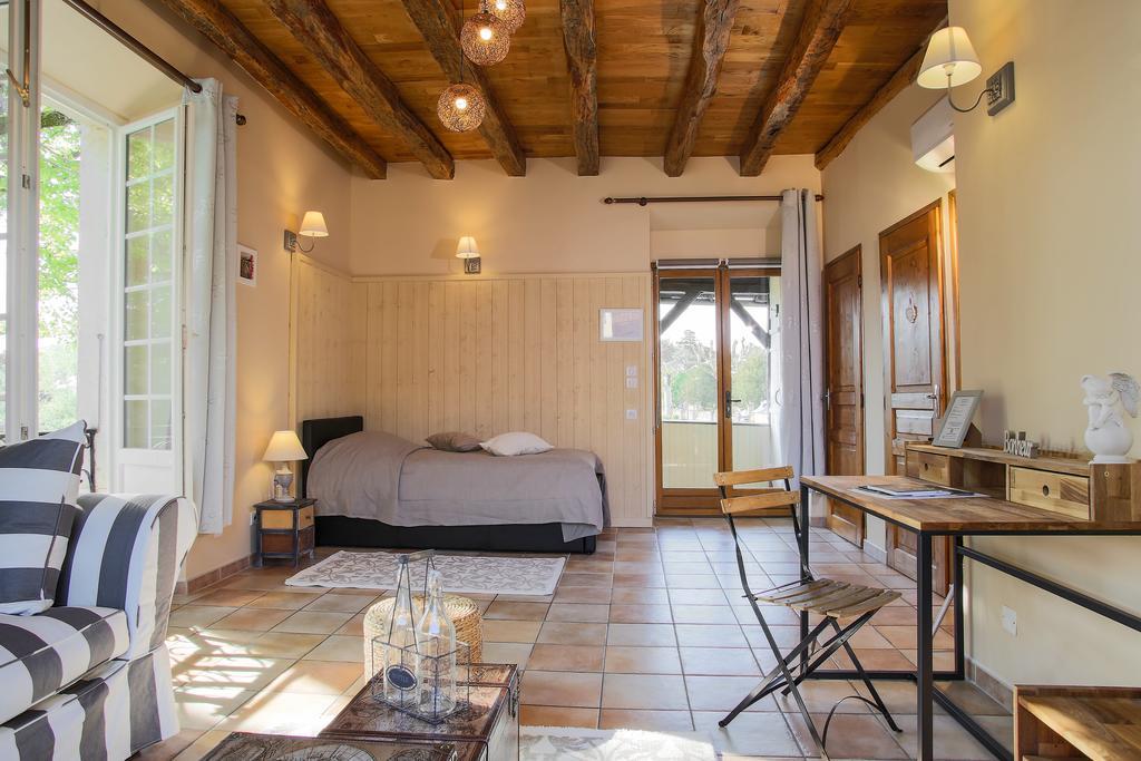 מונטיניאק La Roseraie Hotel Restaurant מראה חיצוני תמונה