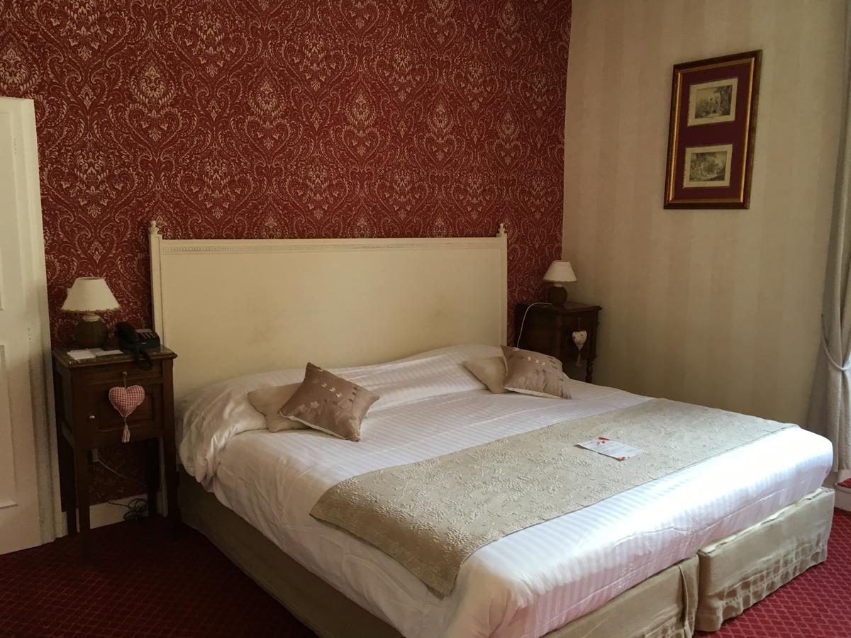 מונטיניאק La Roseraie Hotel Restaurant מראה חיצוני תמונה